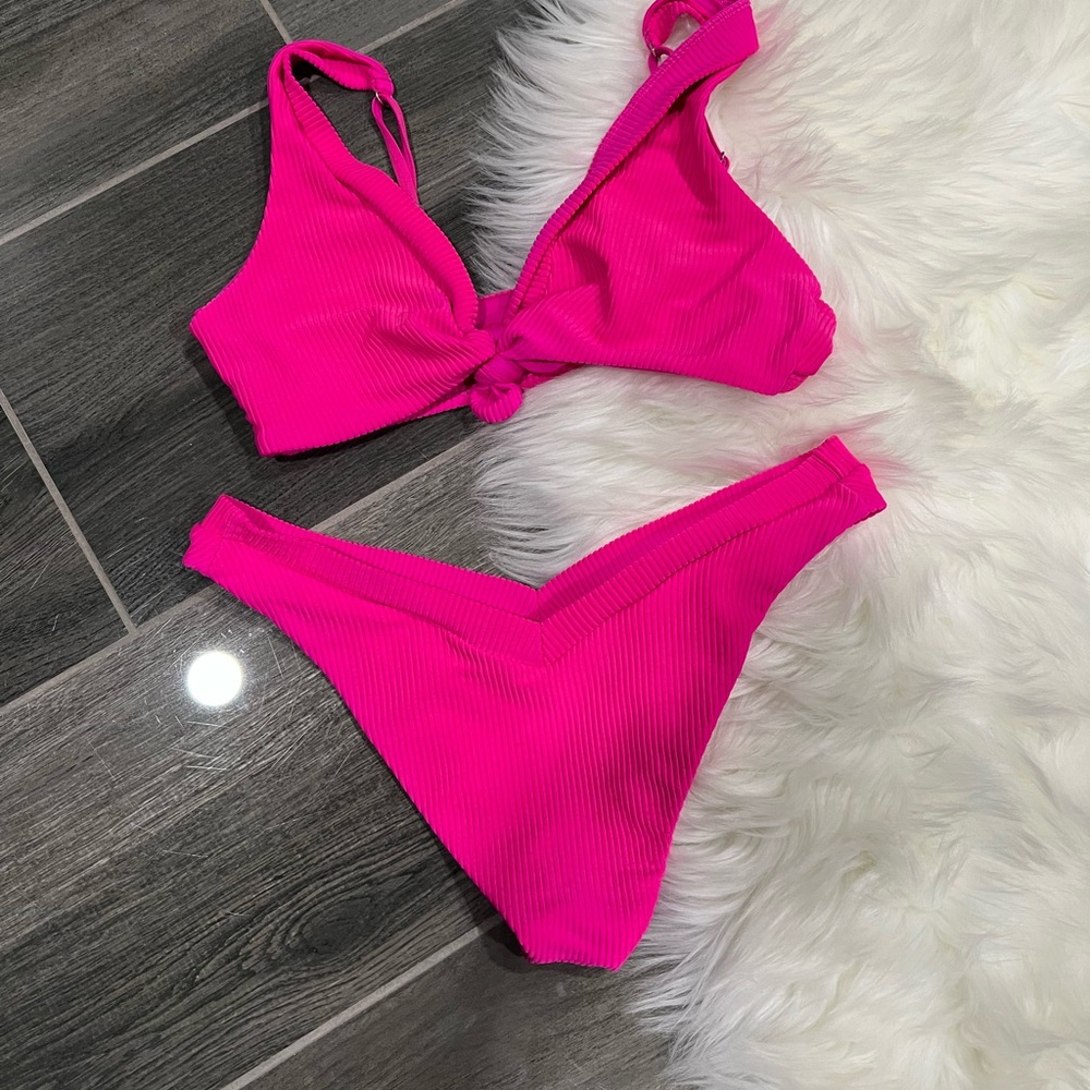 Frankie’s Bikinis Set